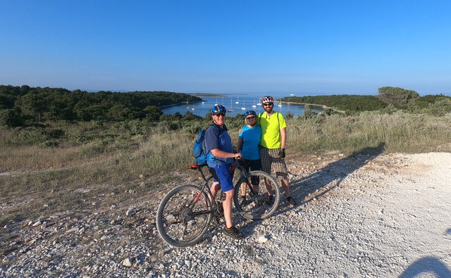 Cape Kamenjak: E-Bike Cycling & Gastronomy Tour