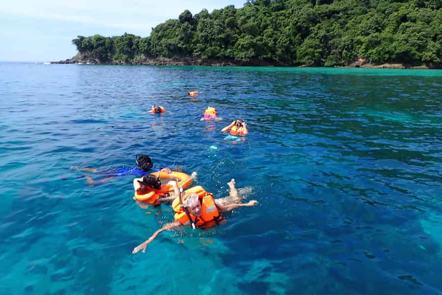 Koh Lanta: Adventure Sea Tour nach Koh Rok und Koh Haa. Foto: GetYourGuide Koh Lanta: Adventure Sea Tour nach Koh Rok und Koh Haa. Foto: GetYourGuide
