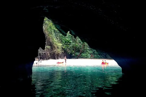 Koh Lanta: 4-Island Adventure Tour to Emerald Cave
