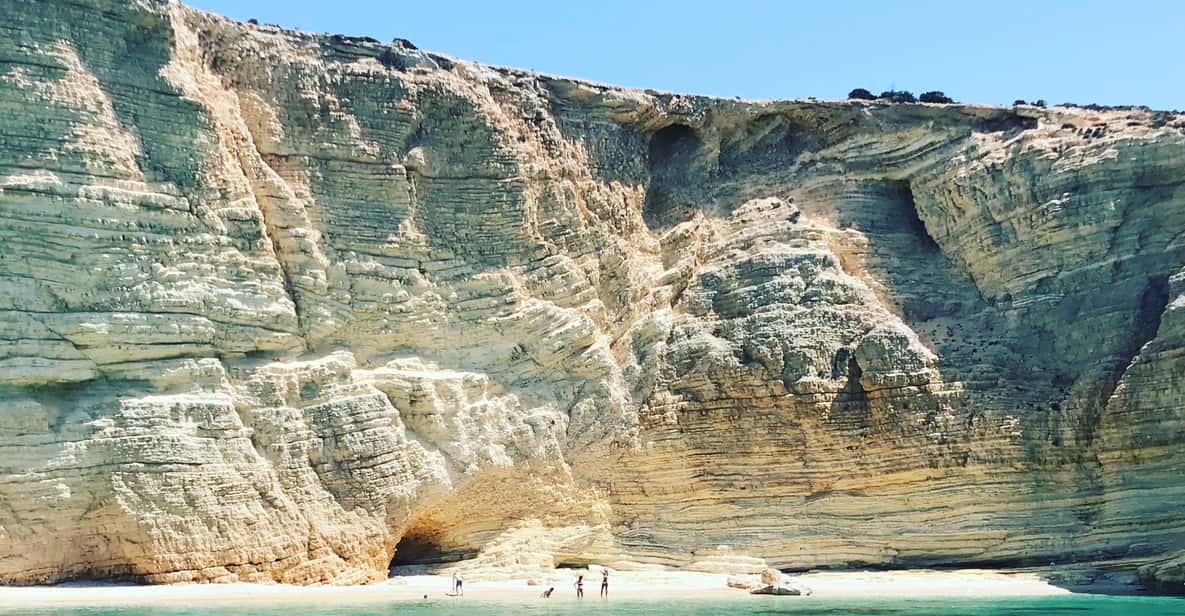 Naxos: Rina Cave & Small Islands Catamaran Cruise with Lunch