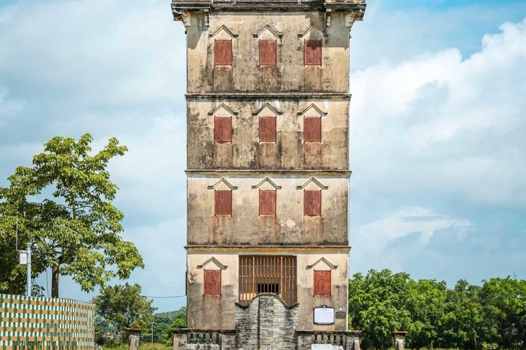 From Guangzhou: UNESCO Watchtowers & Ancient Villages Tour Guide for other languages
