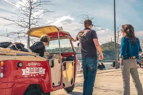 Budapest: TukTuk Tour with Zwack Unicum Distillery Tour