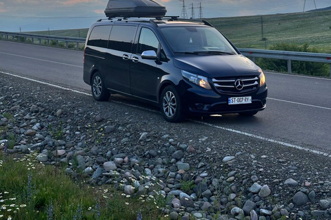 Tbilisi: Private Kazbegi tour with photographer guide