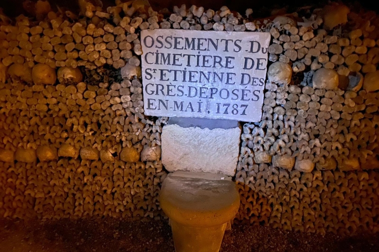 Paryż: Wycieczka po katakumbach w małej grupie z wejściem bez kolejki
