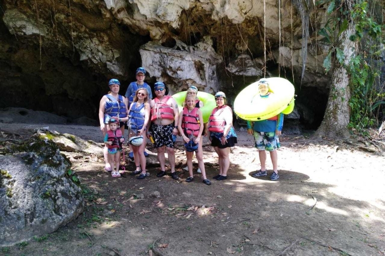 Belize : descente en bouée à travers des grottes