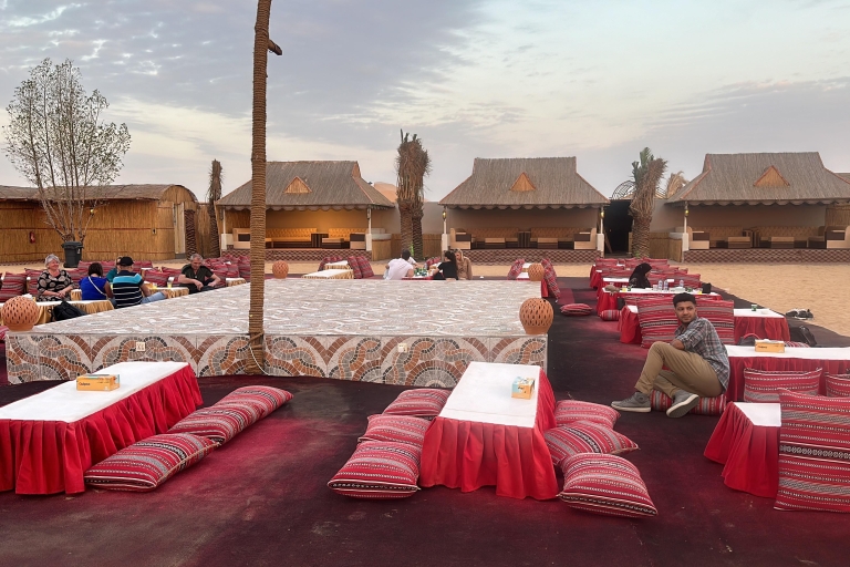 Abu Dhabi: Excursión por el desierto para escapar de la ciudad con paseo en camello y barbacoaPaquete de Vehículo Compartido con Barbacoa, Paseo en Camello y Sandbording