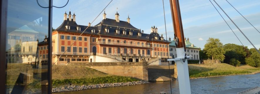 Dresden: Mit dem Schiff über die Elbe zum Schloss Pillnitz