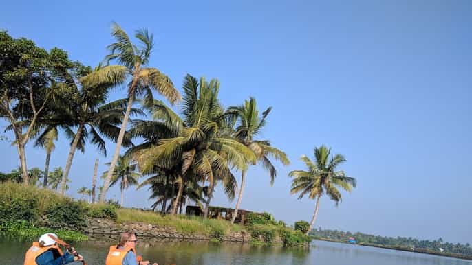 kochi kayaking in the kadamakkudy islands