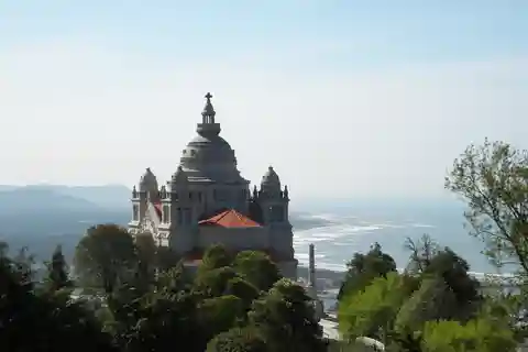 From Porto: Viana Castelo and Ponte Lima Private Tour