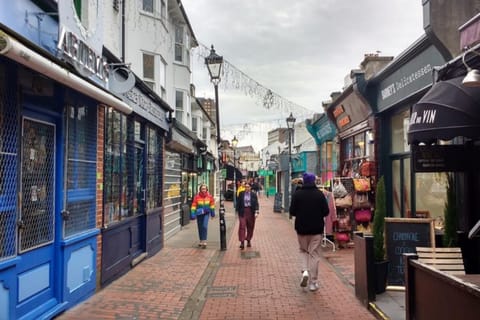 Brighton: Walking Food Tour (Vegan and Vegetarian options)