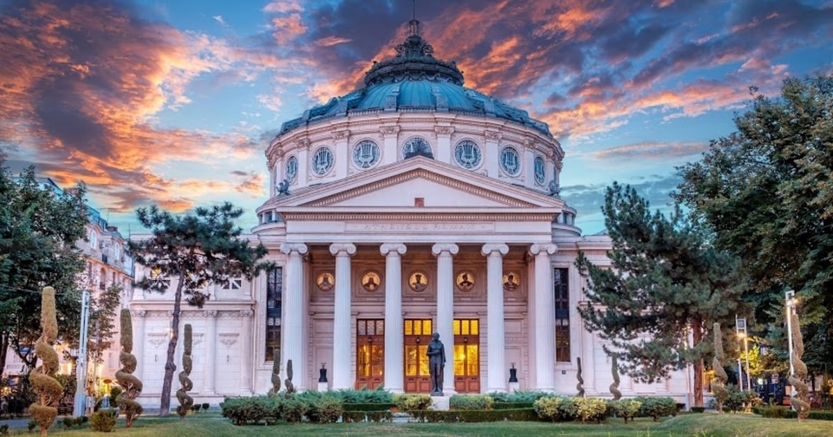 Bukarest: Panoramaspaziergang auf dem Revolutionsplatz | GetYourGuide