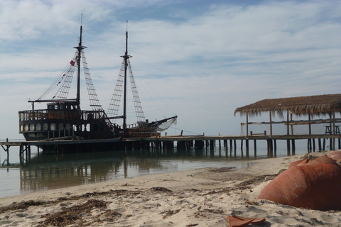 Från Djerba: Flamingo Island med piratskepp med lunch