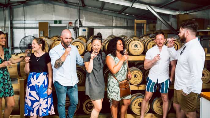 tasmania fullday gin wine tasting tour with lunch