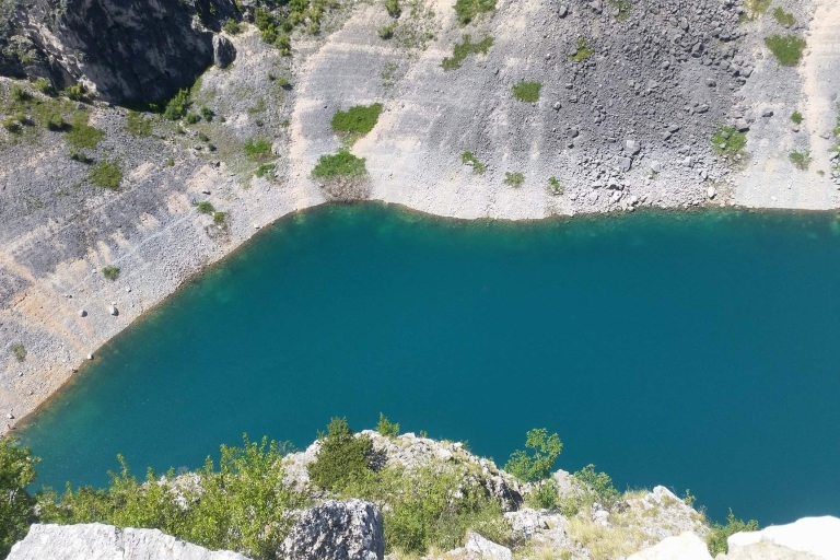 Dalmatien: Blauer und roter See und WeinprobeStarten Sie von Trogir