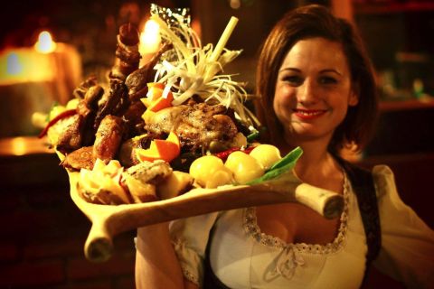 Budapeszt: średniowieczny pokaz obiadowy z napojami