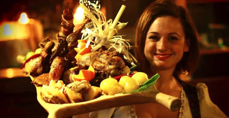 Budapest: Sir Lancelot Medieval Dinner with Drink and Show