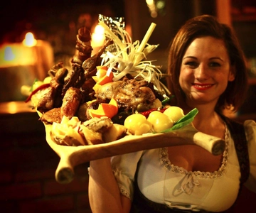 Budapest: Medieval Dinner Show with Drinks