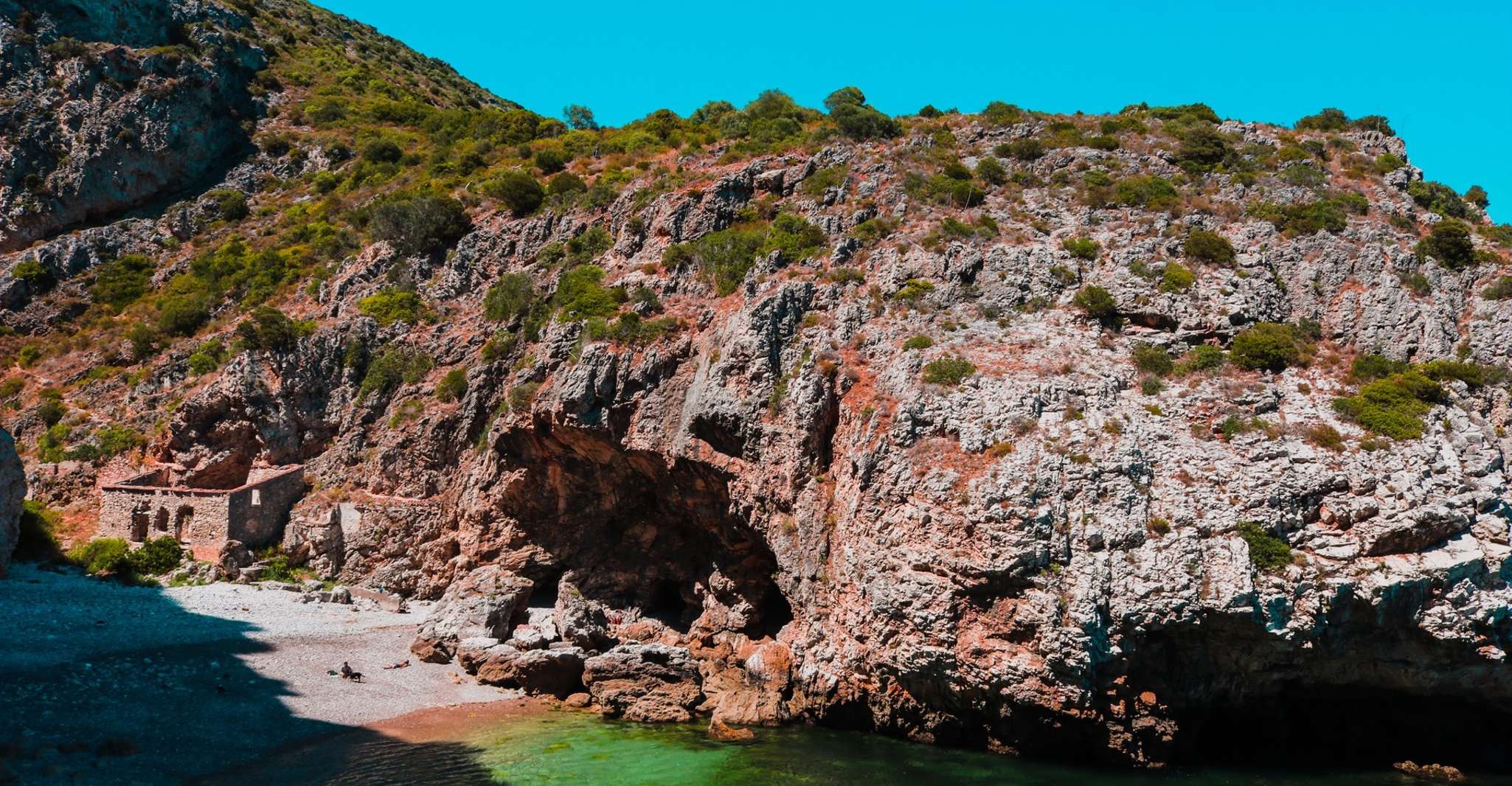 Sesimbra, Arrábida Natural Park Secret Beaches and Caves - Housity