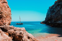 Sesimbra, Arrábida Natural Park Secret Beaches and Caves - Housity