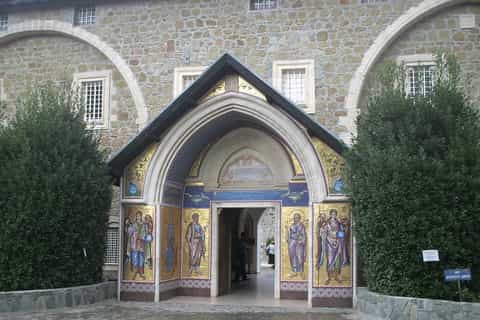 Protaras: Kakopetria and Kykkos Bus Tour in English