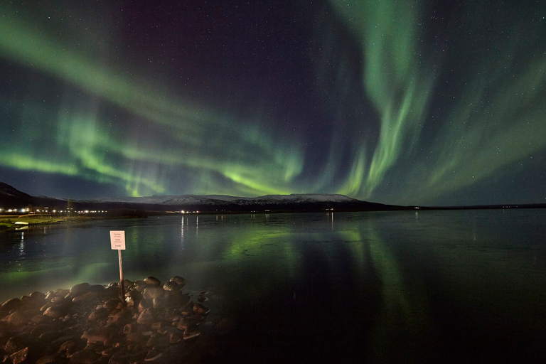 From Reykjavik: Northern Lights and Geothermal Baths Tour