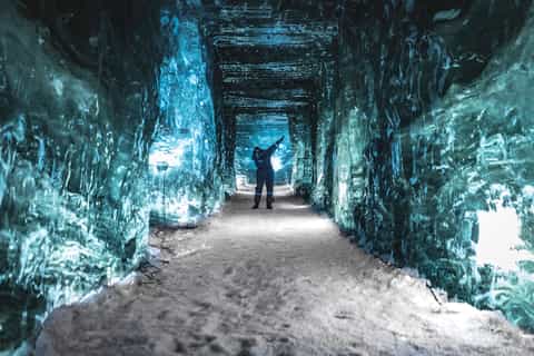 Ab Reykjavik: Schneemobil- & Eishöhlentour mit Thermalbad