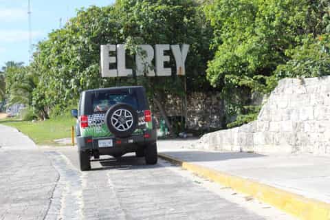Cancun: Cenote and Zip-Line Jungle Adventure