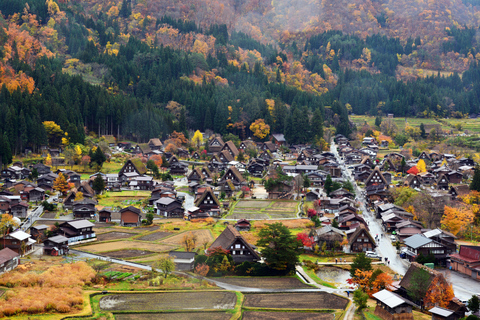 Excursão de ônibus nostálgica em Shirakawa-go AM