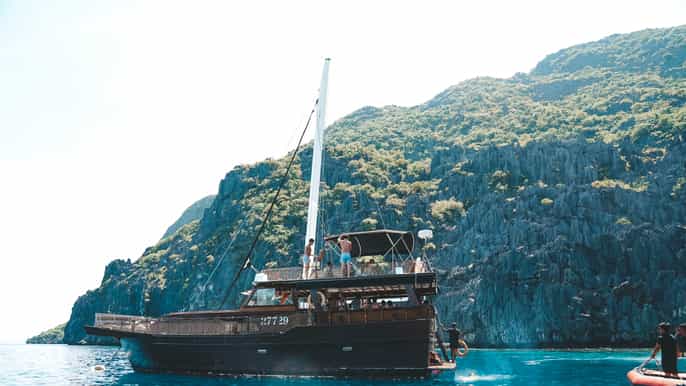 el nido fullday premium wooden yacht island hopping tour