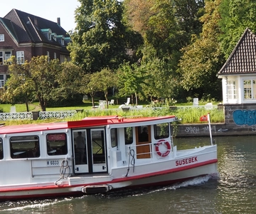 Celebs, Waterfronts and Nature Cycle Tour