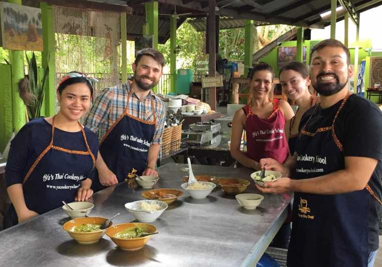 Krabi: Ya's Cookery:n thaimaalaisen ruoanlaiton kurssi  aamulla/iltapäivällä. | GetYourGuide