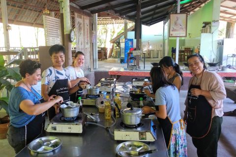 Krabi: Morning/Afternoon Thai Cooking Class at Ya's Cookery