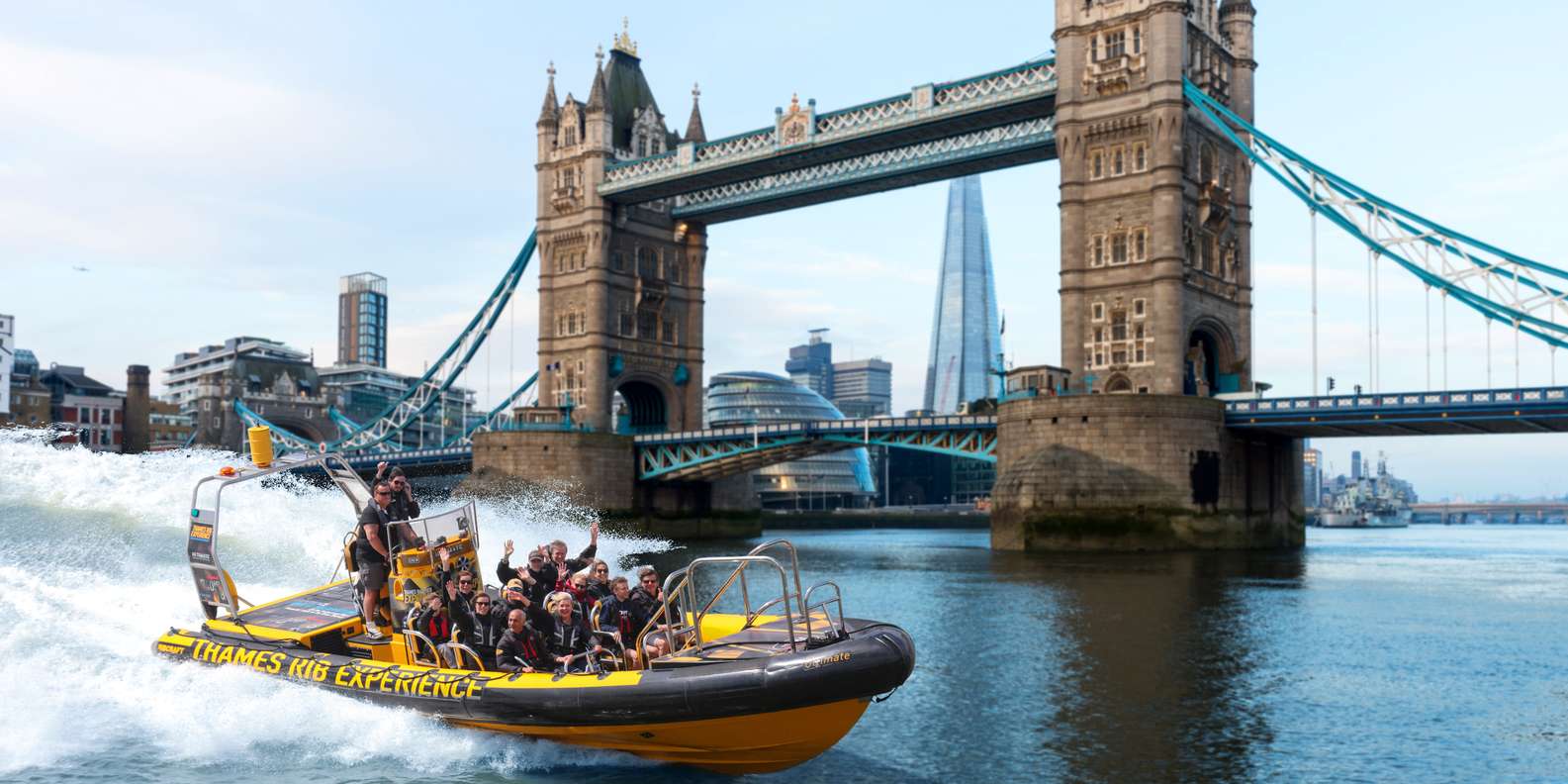 ロンドン テムズ川スピードボートribツアー Getyourguide