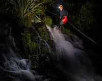 Raglan, Sunset Canyoning Tour en Glowworm Experience - Housity