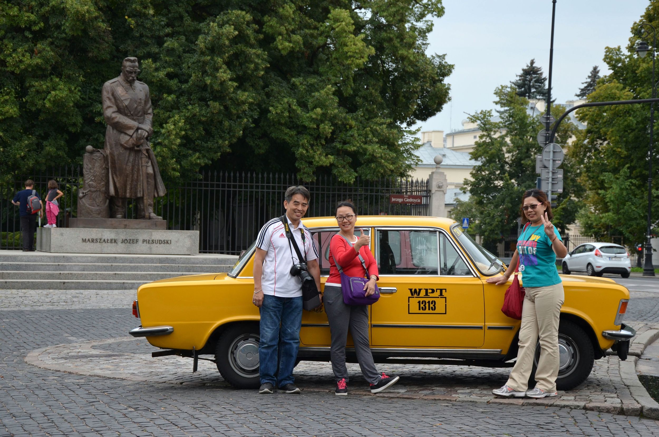Warschau muss man gesehen haben: 4-stündige private Tour im Retro-Fiat