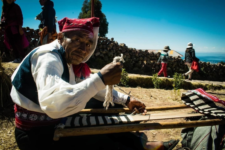 Desde Puno: Islas Uros y Taquile en lancha rápida con almuerzo