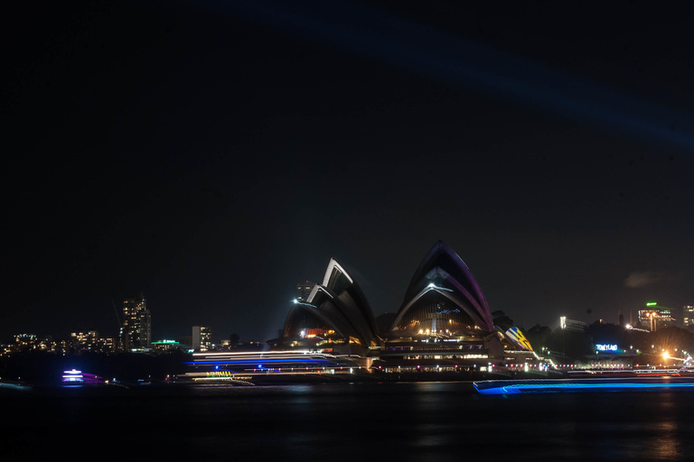 Sydney: Vivid Festival of Light Harbor Cruise with Dinner