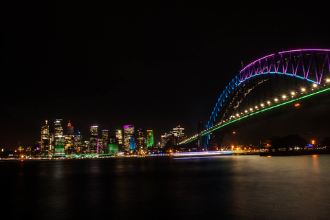 Sydney: Vivid Festival of Light Harbor Cruise with Dinner