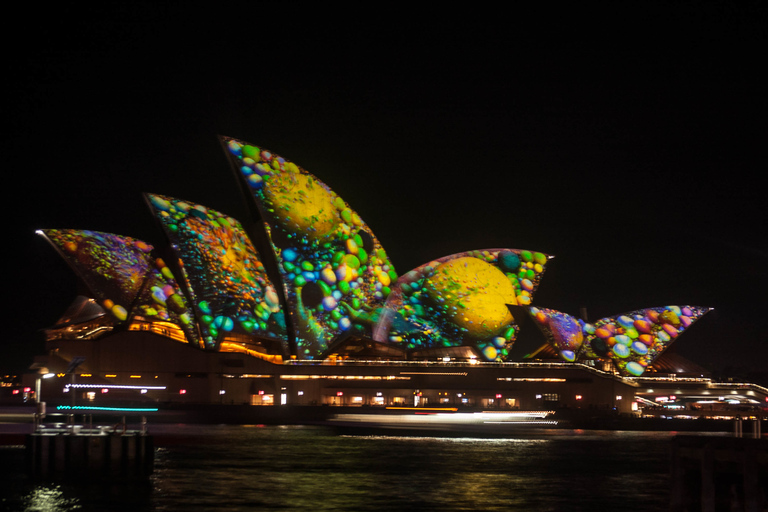 Sydney: Vivid Festival of Light Harbor Cruise with Dinner