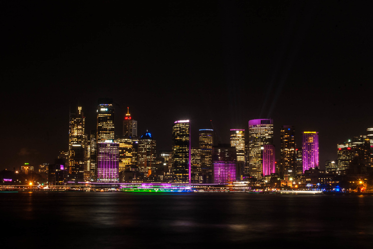 Sydney: Vivid Festival of Light Harbor Cruise with Dinner