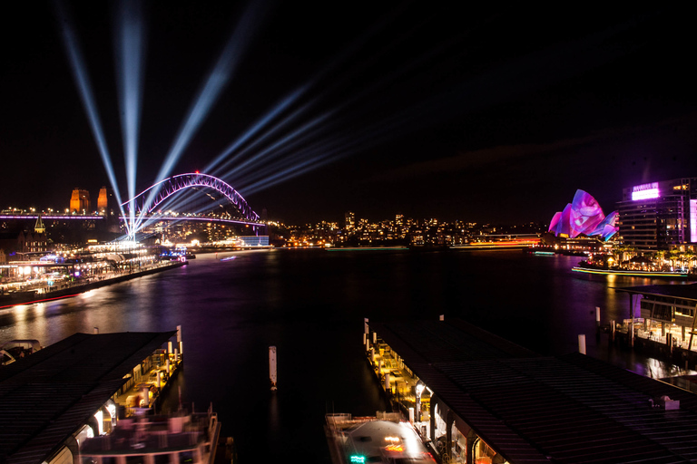 Sydney: Vivid Festival of Light Harbor Cruise with Dinner