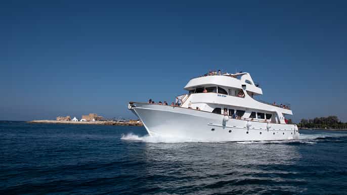 Pafos: Cruzeiro de Meio Dia com Open Bar e Mergulho com Snorkel