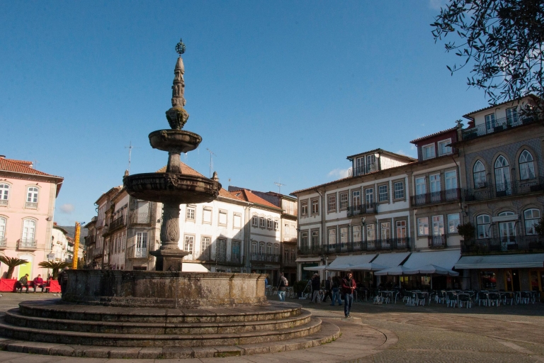 Porto: Guimarães & Braga-tour met toegangskaarten en lunchVanuit Porto: Guimarães en Braga met toegang tot monumenten
