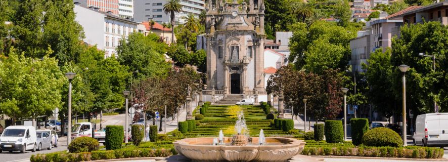 Porto: Guimarães & Braga Tour with Entry Tickets and Lunch