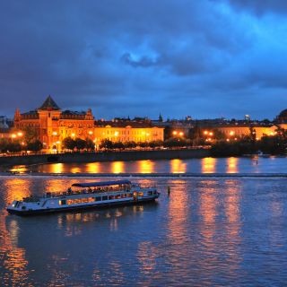 Prague: City Tour and Dinner Cruise with Hotel Pickup