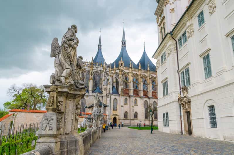 From Prague: Kutná Hora & Bone Church Excursion with Lunch