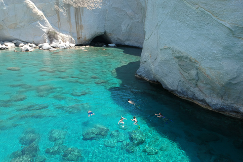 Milos: catamarancruise van een hele dag met paddleboard