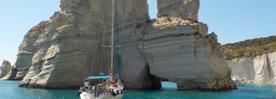 Milos: Full-Day All-Inclusive Cruise with Snorkeling
