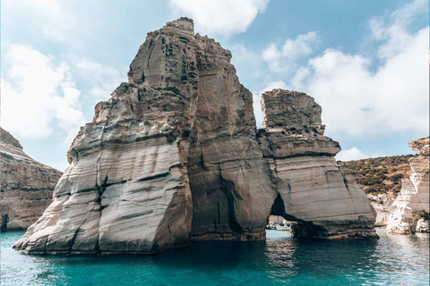 Milos : Croisière d'une journée en catamaran avec paddle board