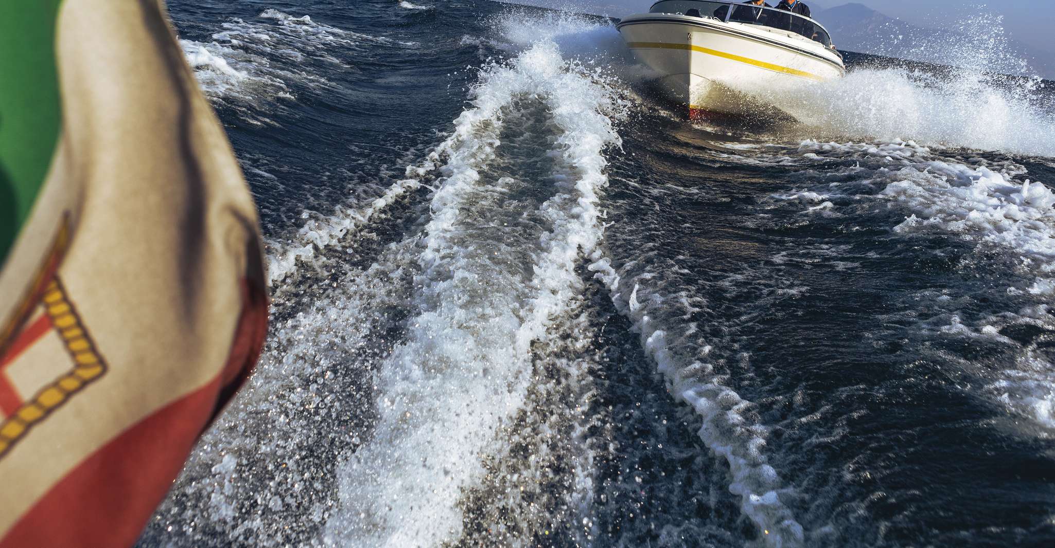 سيرميليون، 25 دقيقة رحلة بحرية حول شبه الجزيرة - Hizvo